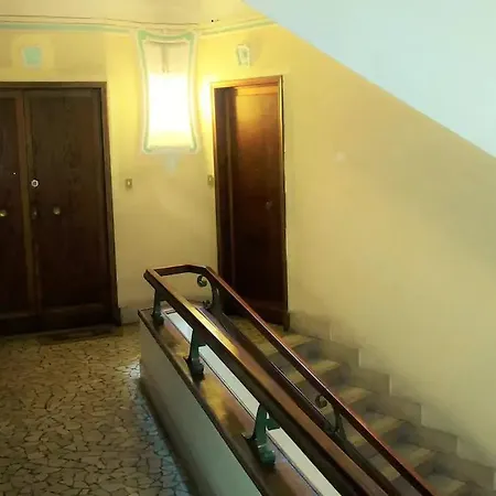 Bilocale Con Balcone